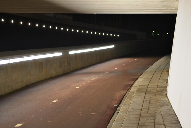voet station tunnel harderwijk2 weinig verlicht